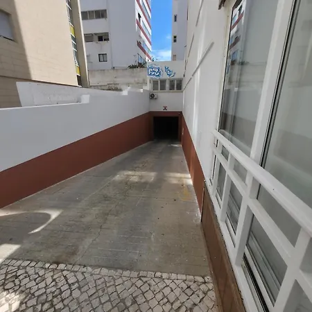 Casa Bella Breezy, 1 Minute Walk To Beach, Luxury * Portimão