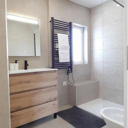 Casa Bella Breezy, 1 Minute Walk To Beach, Luxury 아파트